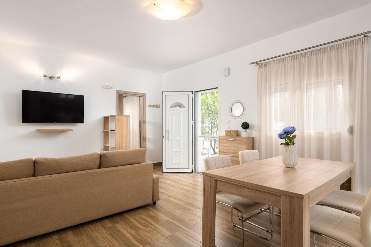 Theros Luxury Apartment อาร์คานเยโลส ภายนอก รูปภาพ