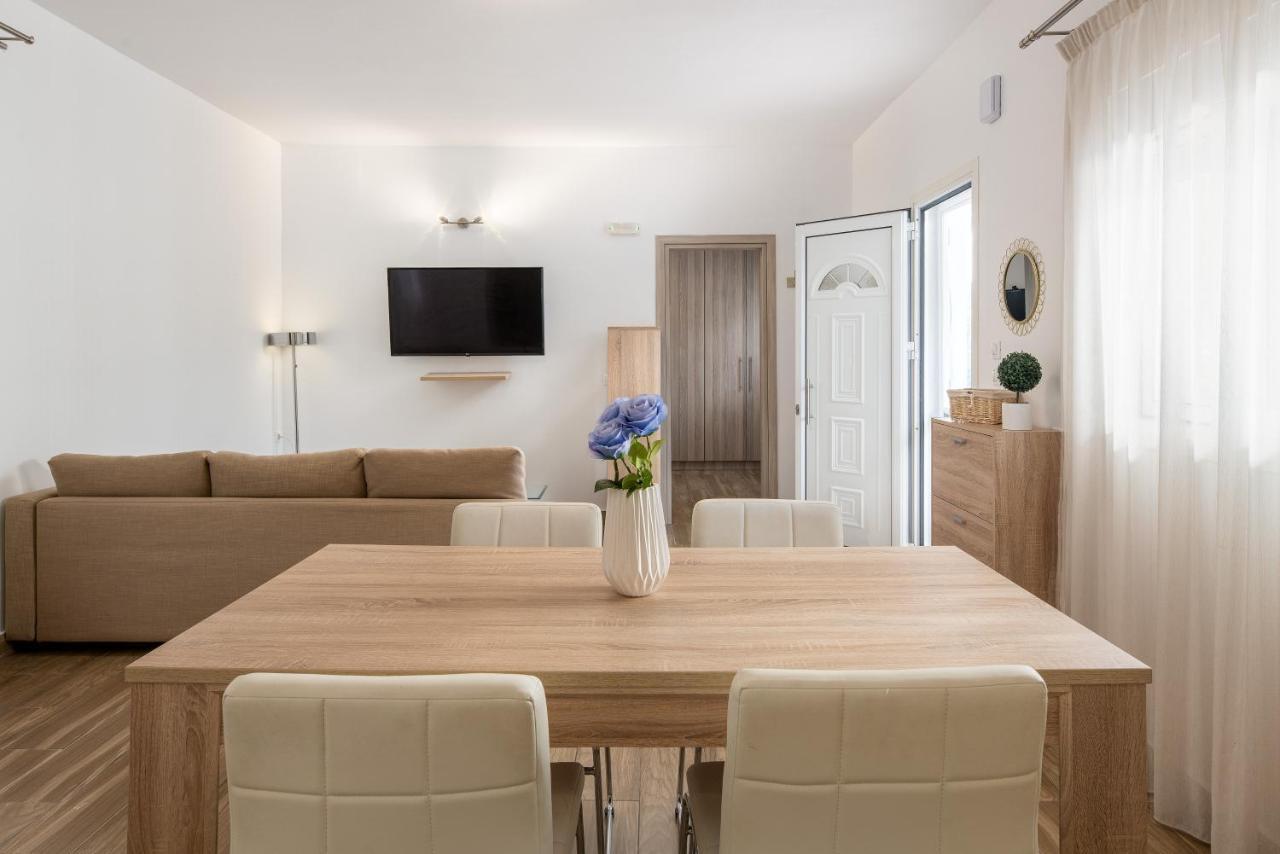Theros Luxury Apartment อาร์คานเยโลส ภายนอก รูปภาพ
