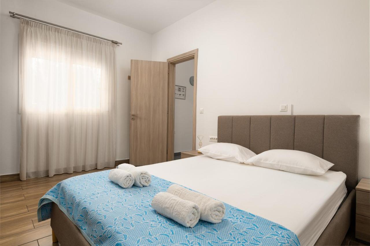 Theros Luxury Apartment อาร์คานเยโลส ภายนอก รูปภาพ